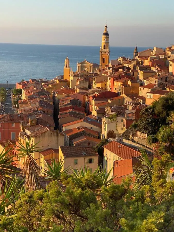Appartement Villa l'ensoleillée vue panoramique mer, 250 m de la plage et du centre ville Menton