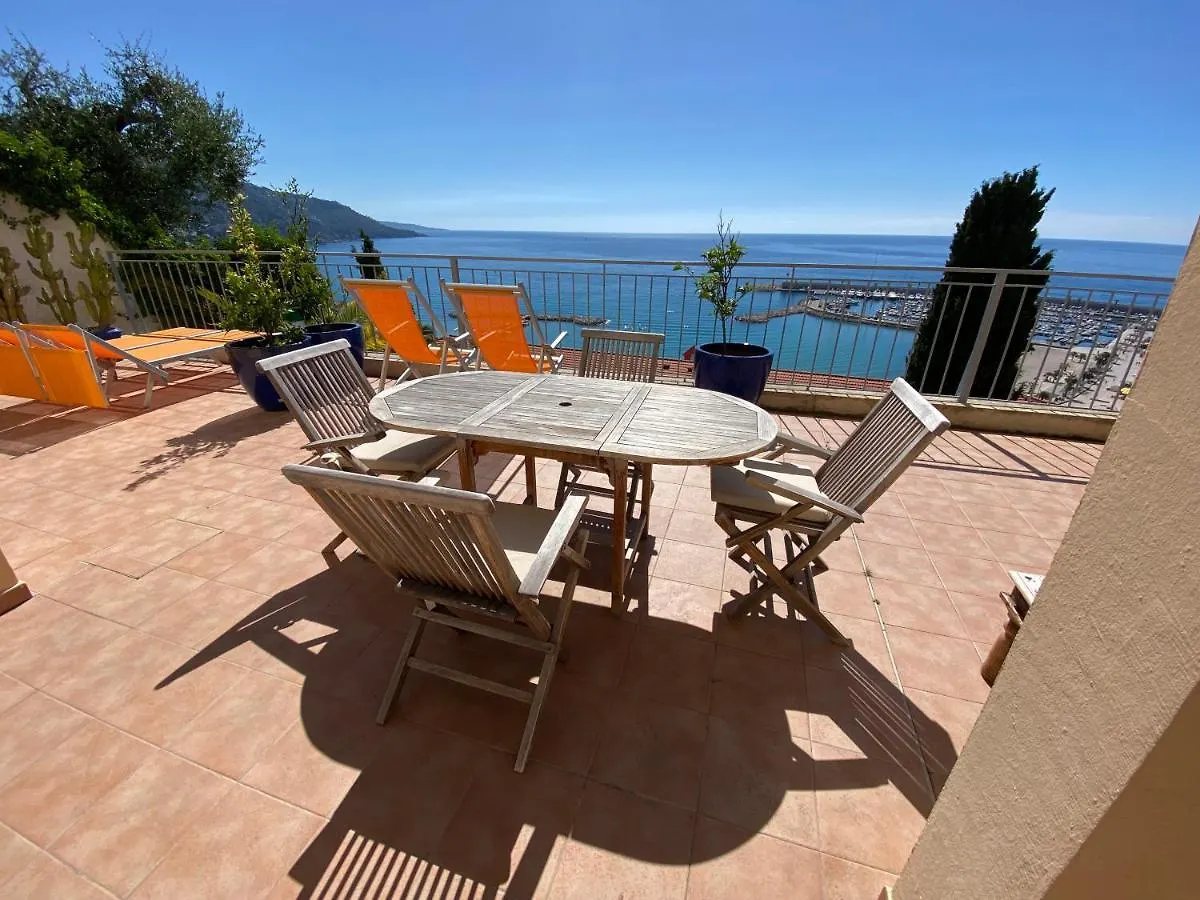 Appartement Villa l'ensoleillée vue panoramique mer, 250 m de la plage et du centre ville Menton