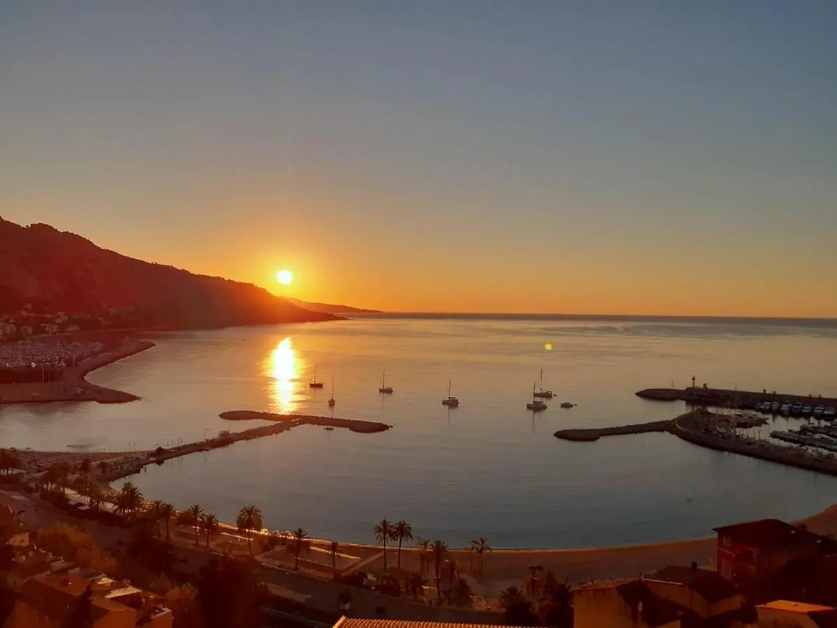 Appartement Villa l'ensoleillée vue panoramique mer, 250 m de la plage et du centre ville Menton