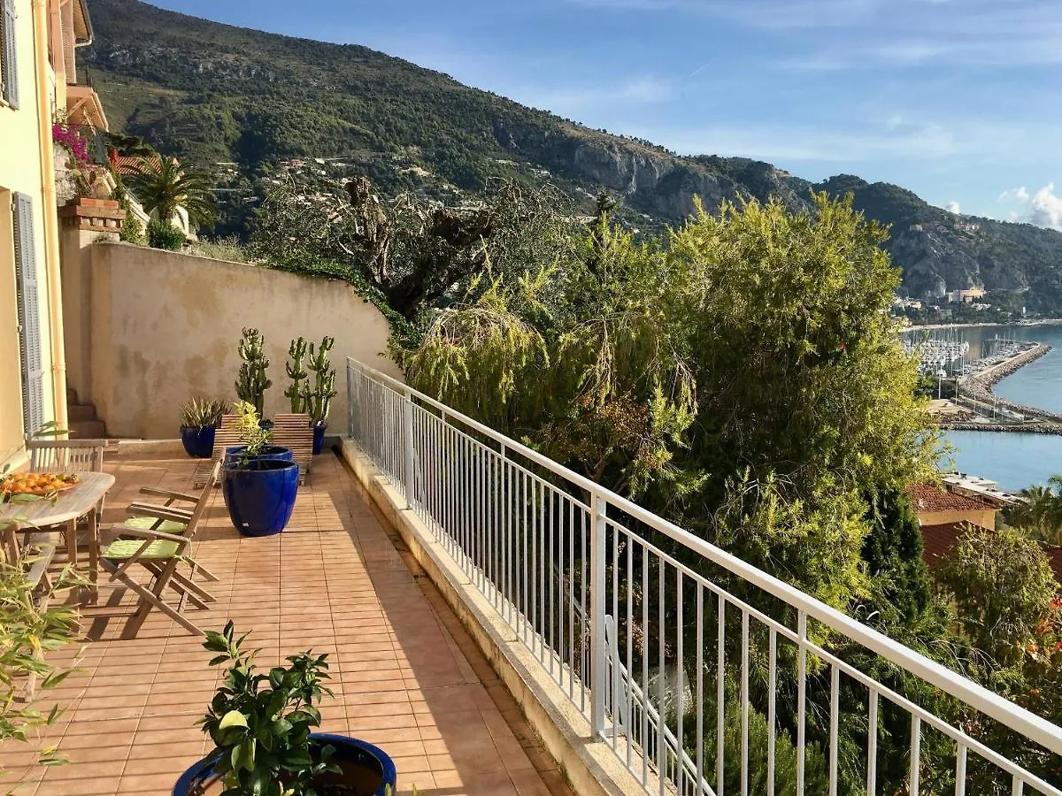 Villa l'ensoleillée vue panoramique mer, 250 m de la plage et du centre ville Menton 0*,  France