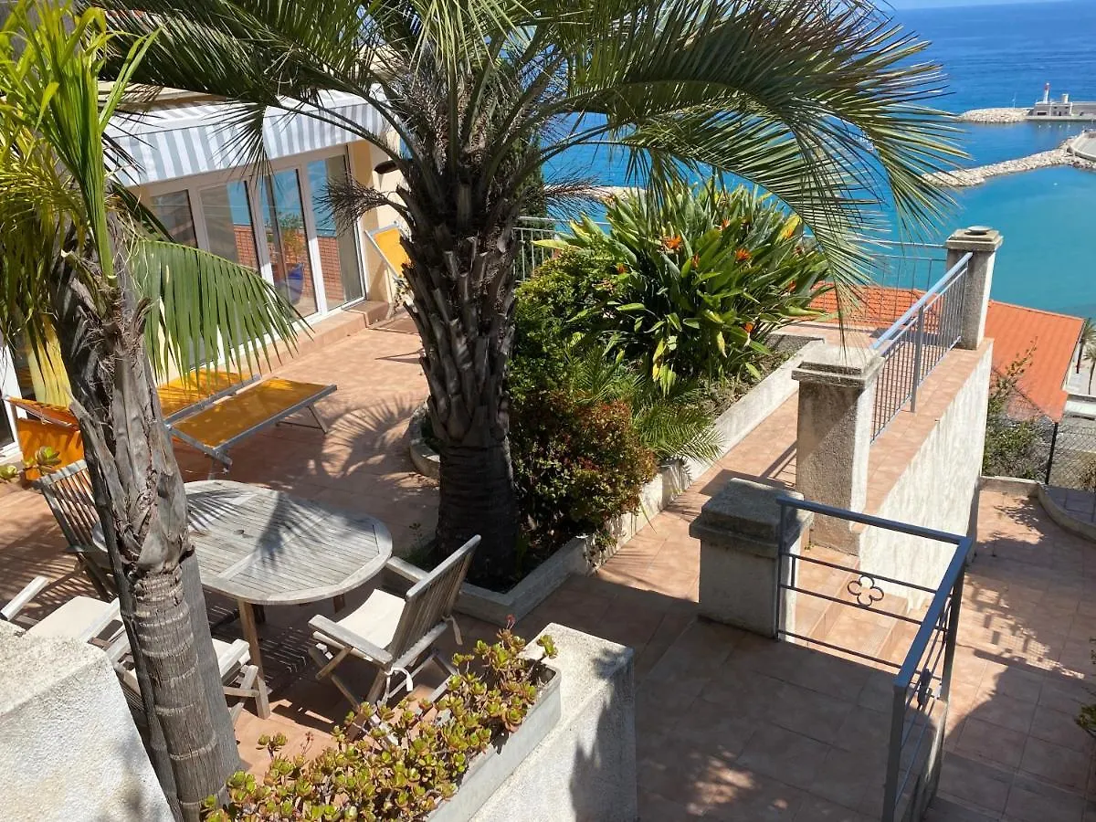 Appartement Villa l'ensoleillée vue panoramique mer, 250 m de la plage et du centre ville Menton France