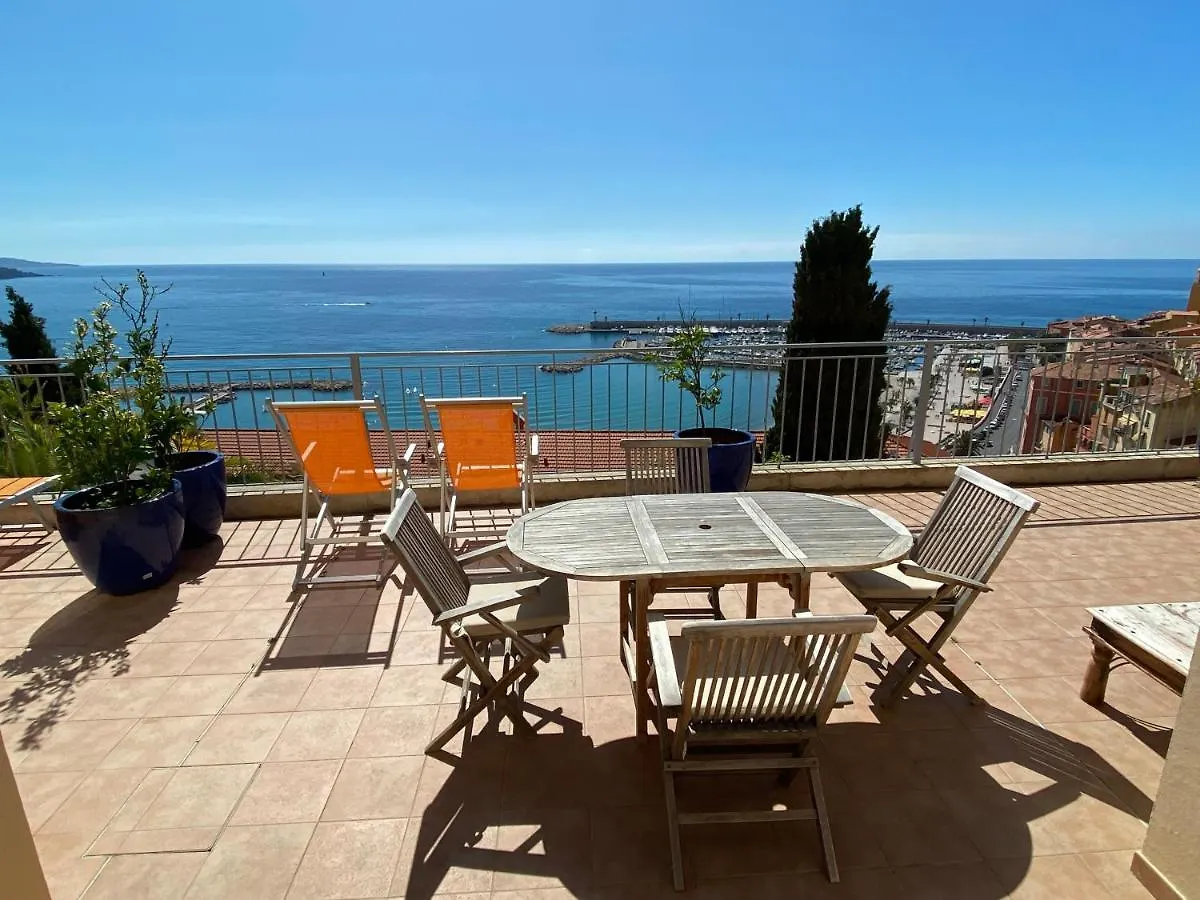 Villa l'ensoleillée vue panoramique mer, 250 m de la plage et du centre ville Menton